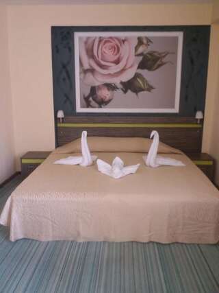 Отель Отель Централь Шумен Двухместный номер с 1 кроватью или 2 отдельными кроватями-2