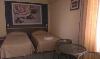 Отель Отель Централь Шумен Двухместный номер с 1 кроватью или 2 отдельными кроватями-5